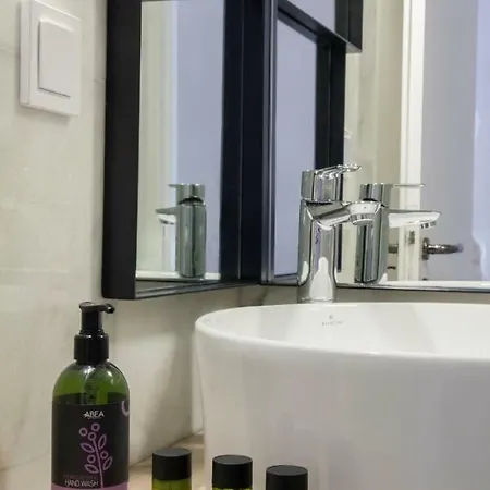 アパート To Spiti ハニア