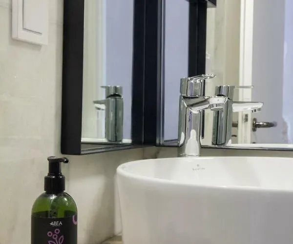 アパート To Spiti ハニア